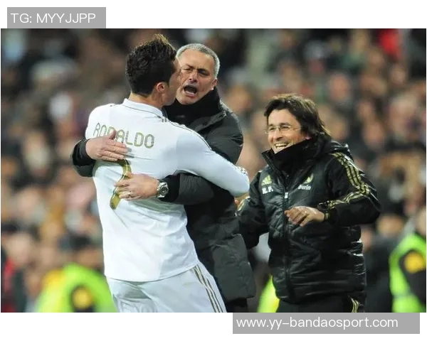 穆里尼奥回忆皇马时期称全胜阿贾克斯因有C罗本泽马伊瓜因助力