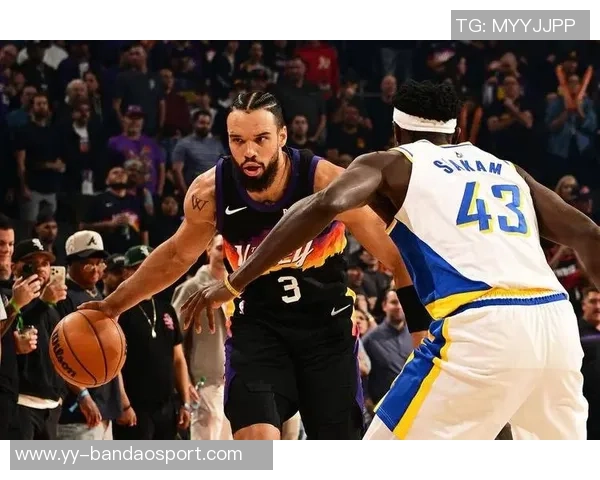 太阳队半场领先独行侠10分布克表现出色贡献16分狄龙助攻3次表现抢眼