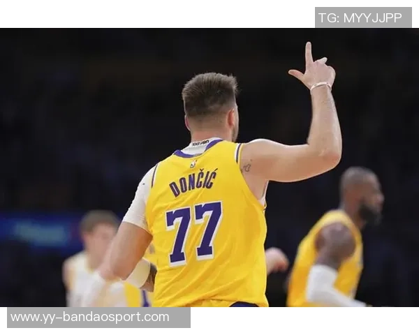 帕森斯称詹姆斯缺席为东契奇提供适应机会是积极信号 帕森斯称詹姆斯缺席为东契奇提供适应机会是积极信号