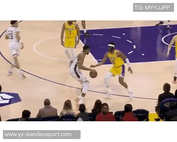 字母哥盛赞詹姆斯称其为所有运动员的榜样与自己最敬仰的球员之一