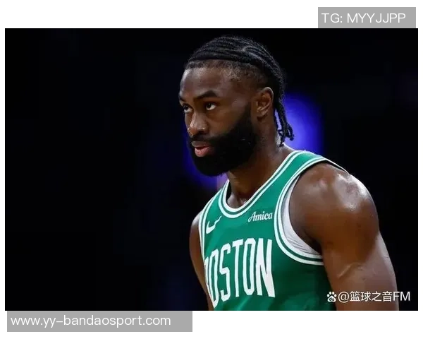 杰伦布朗直言AI泛滥发际线粉蹭对手引发热议