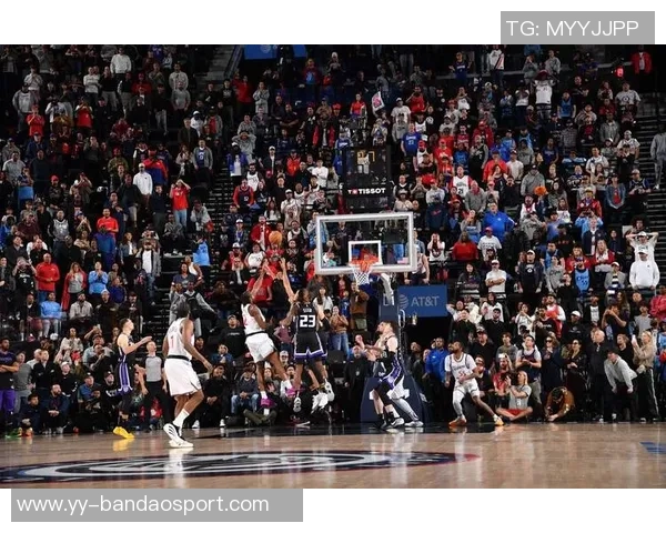 湖刺球迷手机桌面惊现小卡与哈登捧杯画面引发热议