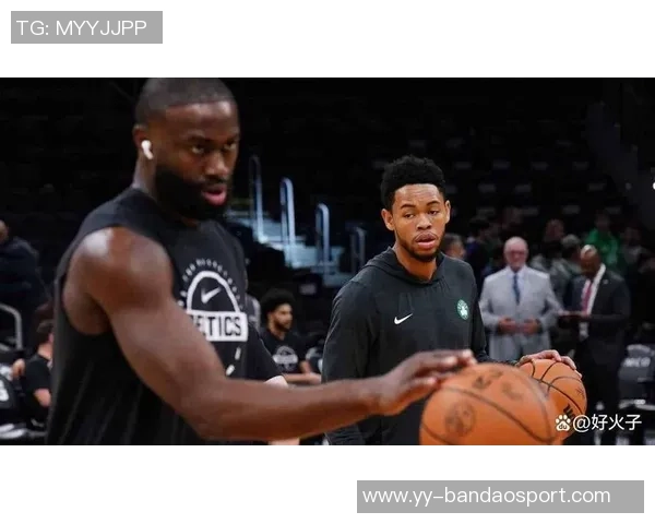 杰伦布朗称赞安芬尼西蒙斯全心投入球队毫无怨言展现职业精神