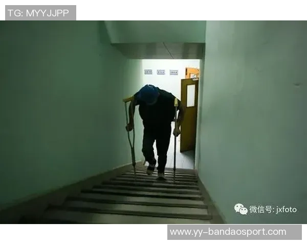 弗兰克透露比尔下周初手术后需静养五到七天并使用拐杖四到六周