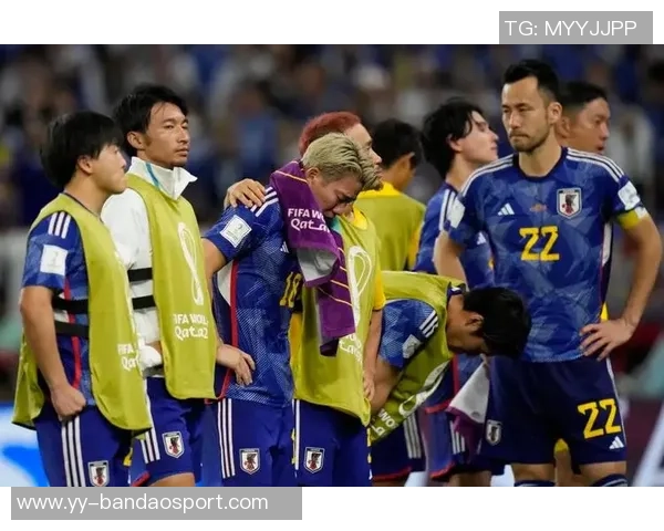 特伦特上篮受伤左小腿被搀扶回更衣室球迷心痛不已